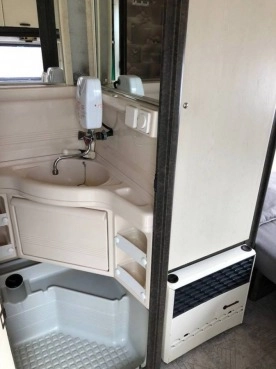                         Przyczepa kempingowa HOBBY CLASSIC BARDZO ZADBANA - zdjęcie 2
                        