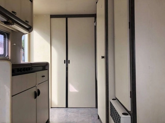                         Przyczepa kempingowa HOBBY CLASSIC BARDZO ZADBANA - zdjęcie 9
                        