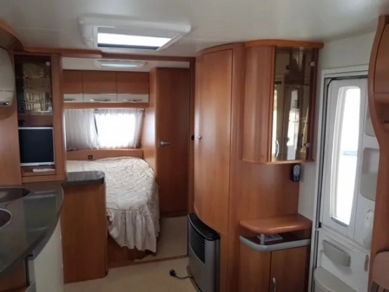                         Przyczepa kempingowa Hobby 560 Ufe Excellent z DK mover, klima, namiot, TV - zdjęcie 3
                        