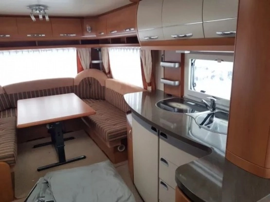                         Przyczepa kempingowa Hobby 560 Ufe Excellent z DK mover, klima, namiot, TV - zdjęcie 5
                        