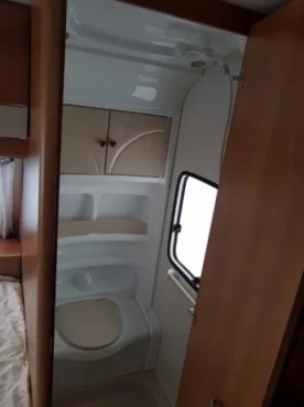                         Przyczepa kempingowa Hobby 560 Ufe Excellent z DK mover, klima, namiot, TV - zdjęcie 8
                        