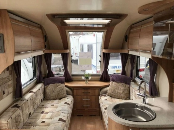                         Przyczepa kempingowa BAILEY UNICORN PANORAMA + ALDE - FILMIK - zdjęcie 2
                        