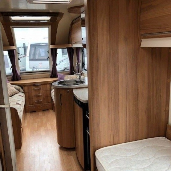                         Przyczepa kempingowa BAILEY UNICORN PANORAMA + ALDE - FILMIK - zdjęcie 3
                        