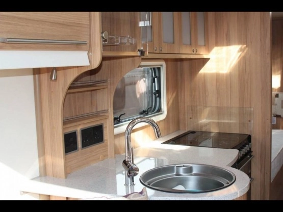                         Przyczepa kempingowa BAILEY UNICORN PANORAMA + ALDE - FILMIK - zdjęcie 5
                        