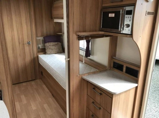                         Przyczepa kempingowa BAILEY UNICORN PANORAMA + ALDE - FILMIK - zdjęcie 6
                        