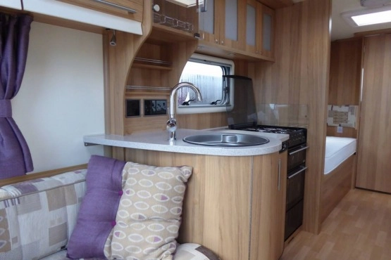                         Przyczepa kempingowa BAILEY UNICORN PANORAMA + ALDE - FILMIK - zdjęcie 7
                        