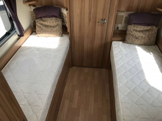                         Przyczepa kempingowa BAILEY UNICORN PANORAMA + ALDE - FILMIK - zdjęcie 8
                        