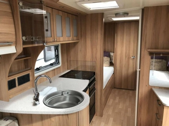                         Przyczepa kempingowa BAILEY UNICORN PANORAMA + ALDE - FILMIK - zdjęcie 9
                        