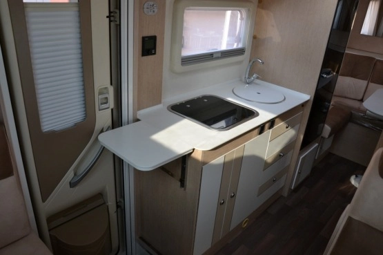                         ILUSION CARAVANING XMK 650 H PLUS 2.0 130KM tylko 6.60m ! - zdjęcie 9
                        