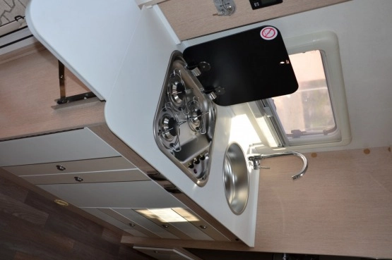                         ILUSION CARAVANING XMK 665 H 2.0 130KM tylko 6.60m ! - zdjęcie 14
                        