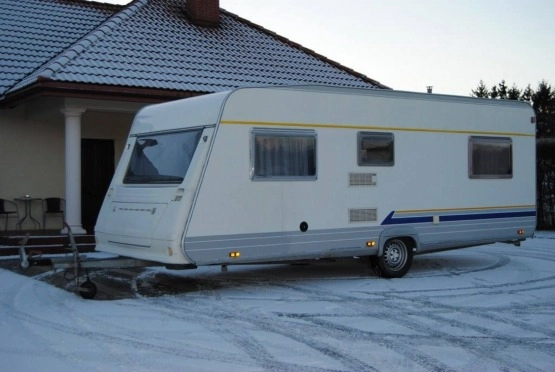                         BURSTNER 530 Zarejestrowana! 6-osobowa! Łóżko piętrowe! Przedsionek! Ciepła woda! - zdjęcie 11
                        