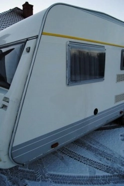                         BURSTNER 530 Zarejestrowana! 6-osobowa! Łóżko piętrowe! Przedsionek! Ciepła woda! - zdjęcie 4
                        