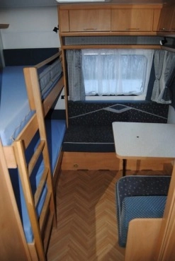                         BURSTNER 530 Zarejestrowana! 6-osobowa! Łóżko piętrowe! Przedsionek! Ciepła woda! - zdjęcie 6
                        