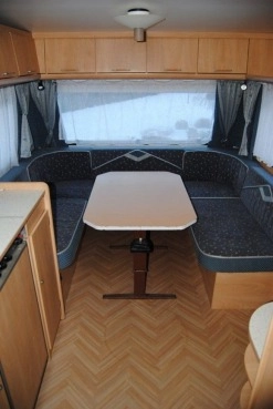                         BURSTNER 530 Zarejestrowana! 6-osobowa! Łóżko piętrowe! Przedsionek! Ciepła woda! - zdjęcie 9
                        