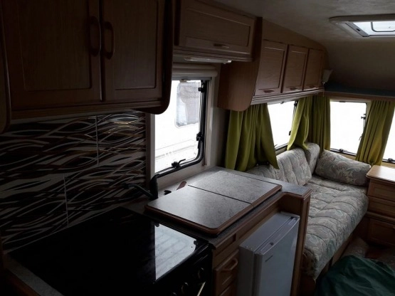                         Przyczepa kempingowa Lunar Freelander 524 - 2000 rok - zdjęcie 11
                        