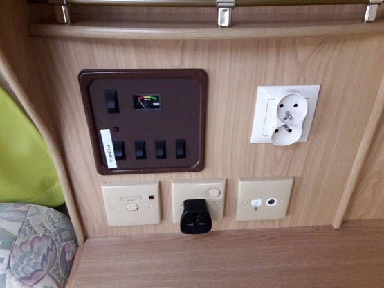                         Przyczepa kempingowa Lunar Freelander 524 - 2000 rok - zdjęcie 15
                        