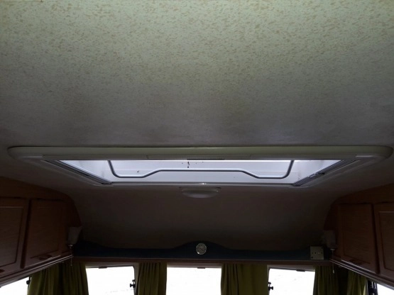                         Przyczepa kempingowa Lunar Freelander 524 - 2000 rok - zdjęcie 25
                        