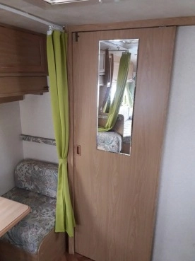                         Przyczepa kempingowa Lunar Freelander 524 - 2000 rok - zdjęcie 27
                        