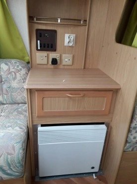                         Przyczepa kempingowa Lunar Freelander 524 - 2000 rok - zdjęcie 7
                        