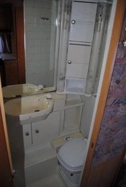                         DETHLEFFS RG5 Przestronna! Zarejestrowana! 4-5 osób z WC! Przedsionek! - zdjęcie 2
                        