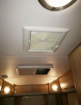                         Przyczepa Elddis, 2009 rok - zdjęcie 3
                        