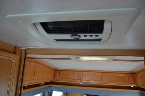                         Przyczepa campingowa TABBERT COMTESSE 560, 2001 rok - zdjęcie 9
                        