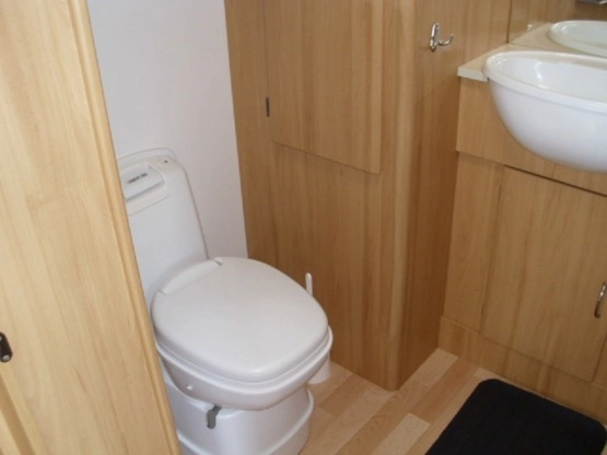                         Przyczepa kempingowa Avondale 545 2008r SOLAR MOVER NAPED - zdjęcie 7
                        