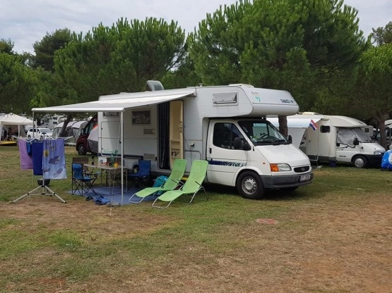                         Sprzedam kampera Chausson Ford Transit 1999 rok, 6-osobowy - zdjęcie 10
                        