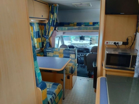                         Sprzedam kampera Chausson Ford Transit 1999 rok, 6-osobowy - zdjęcie 14
                        