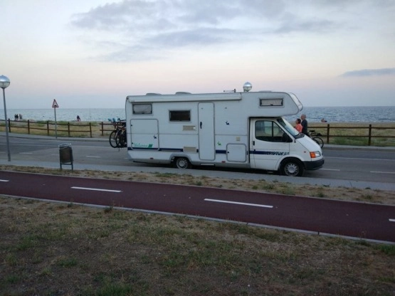                         Sprzedam kampera Chausson Ford Transit 1999 rok, 6-osobowy - zdjęcie 2
                        