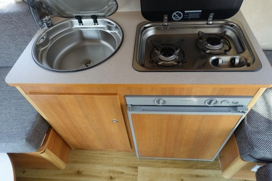                         Nowa Przyczepa Kempingowa 3-osobowa produkcji Niewiadów model N126D. DMC 750kg. - zdjęcie 23
                        