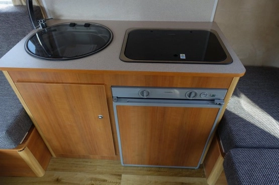                         Nowa Przyczepa Kempingowa 3-osobowa produkcji Niewiadów model N126D. DMC 750kg. - zdjęcie 4
                        