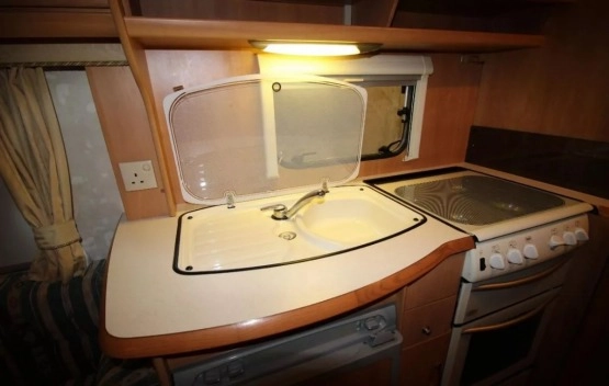                         Przyczepa kempingowa Swift z 2003 roku - zdjęcie 4
                        