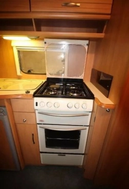                         Przyczepa kempingowa Swift z 2003 roku - zdjęcie 8
                        