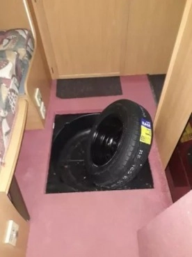                         Sprzedam przyczepę Avandale Dart 475, 4-osobowa - zdjęcie 2
                        