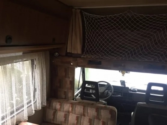                         Kamper Peugeot J5 Burstner A620 2.5D 1990 r. - zdjęcie 4
                        