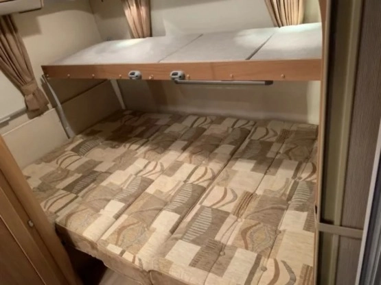                         Przyczepa kempingowa SWIFT CHARISMA Mover/Napęd, 5/6 osobowa - łazienka - zdjęcie 3
                        