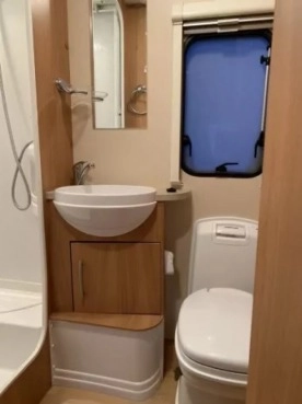                         Przyczepa kempingowa SWIFT CHARISMA Mover/Napęd, 5/6 osobowa - łazienka - zdjęcie 4
                        