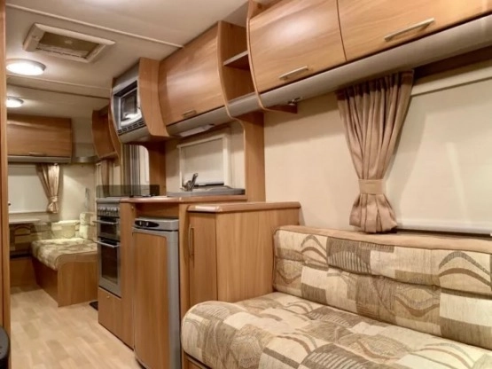                         Przyczepa kempingowa SWIFT CHARISMA Mover/Napęd, 5/6 osobowa - łazienka - zdjęcie 7
                        