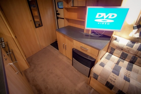                         Przyczepa Kempingowa Sterling Vitesse 460 2005 rok - zdjęcie 10
                        