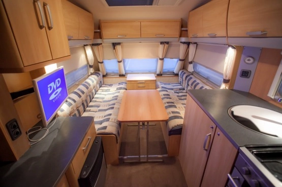                         Przyczepa Kempingowa Sterling Vitesse 460 2005 rok - zdjęcie 11
                        