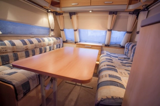                         Przyczepa Kempingowa Sterling Vitesse 460 2005 rok - zdjęcie 14
                        