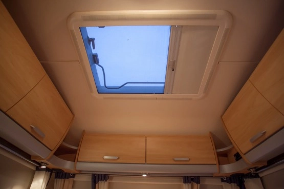                         Przyczepa Kempingowa Sterling Vitesse 460 2005 rok - zdjęcie 17
                        