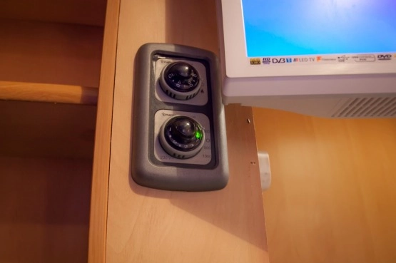                         Przyczepa Kempingowa Sterling Vitesse 460 2005 rok - zdjęcie 18
                        