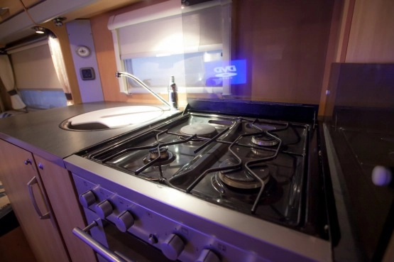                         Przyczepa Kempingowa Sterling Vitesse 460 2005 rok - zdjęcie 20
                        