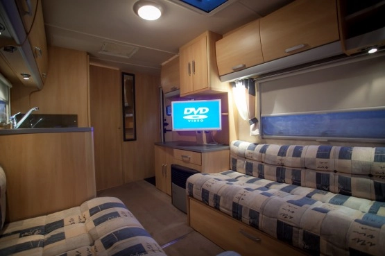                         Przyczepa Kempingowa Sterling Vitesse 460 2005 rok - zdjęcie 4
                        