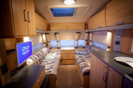                         Przyczepa Kempingowa Sterling Vitesse 460 2005 rok - zdjęcie 6
                        