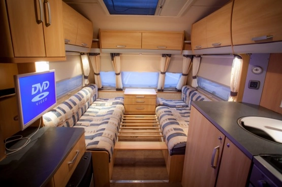                         Przyczepa Kempingowa Sterling Vitesse 460 2005 rok - zdjęcie 7
                        