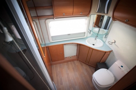                         rzyczepa kempingowa AVONDALE AVOCET 2os 2005 – MOTOR MOVER (parkowanie z pilota) - zdjęcie 10
                        