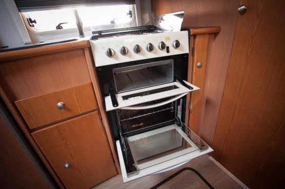                         rzyczepa kempingowa AVONDALE AVOCET 2os 2005 – MOTOR MOVER (parkowanie z pilota) - zdjęcie 19
                        